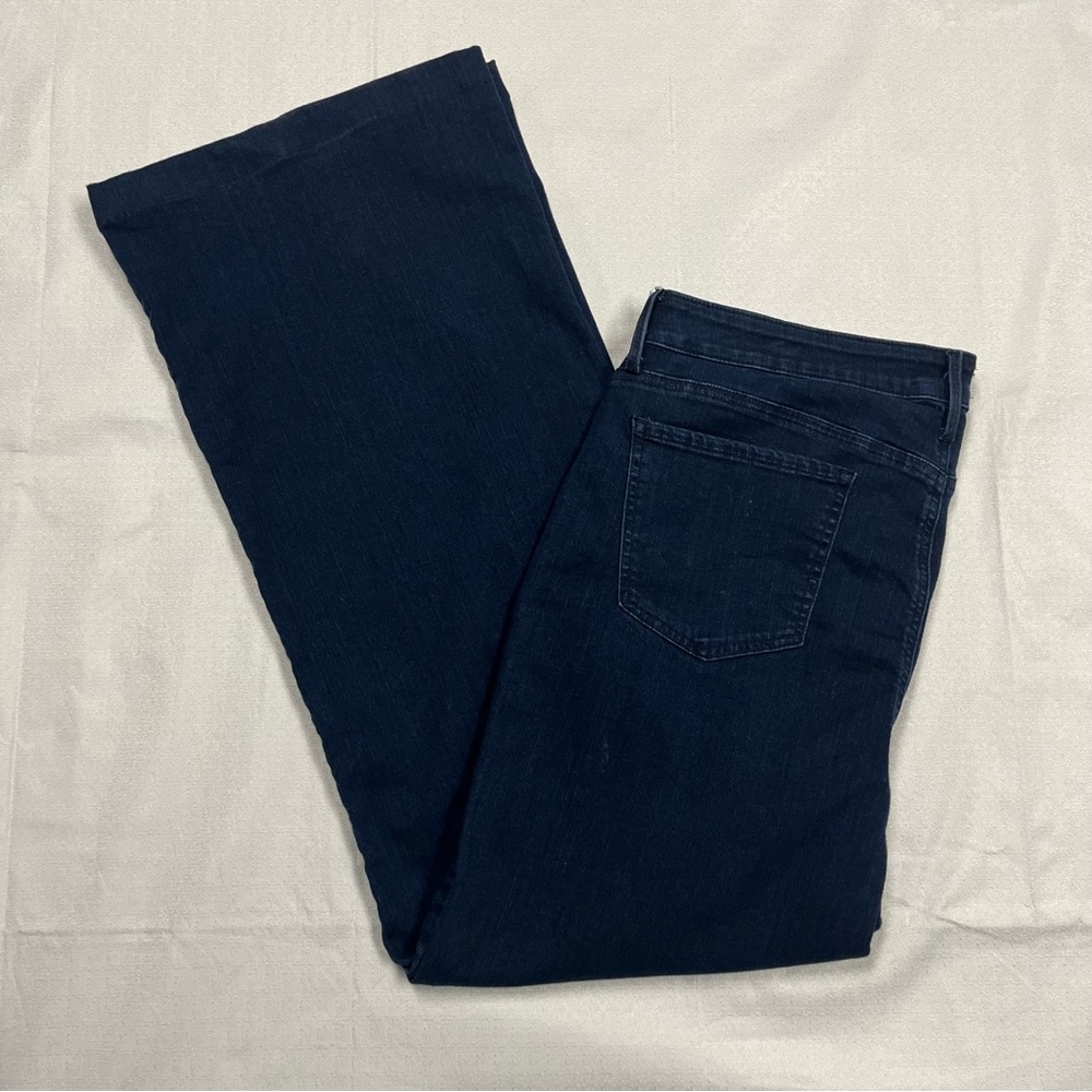 Classic Wide-Leg Women’s Jeans in Dark Blue - Picture 3 of 7